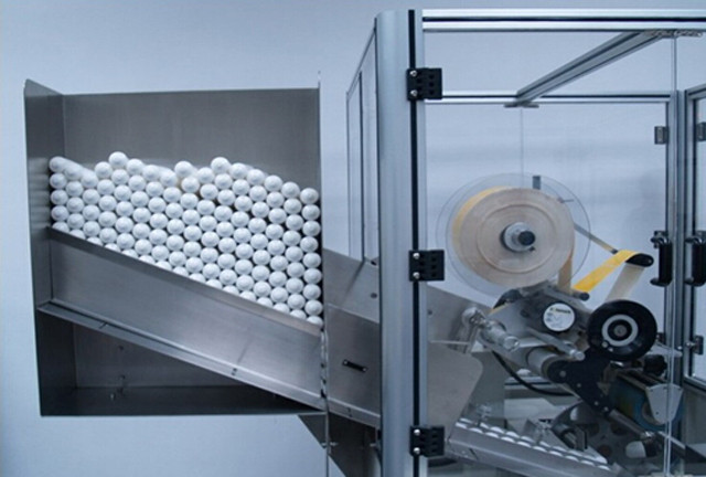 Automatický stroj na označování tub pro detaily pastových krémů