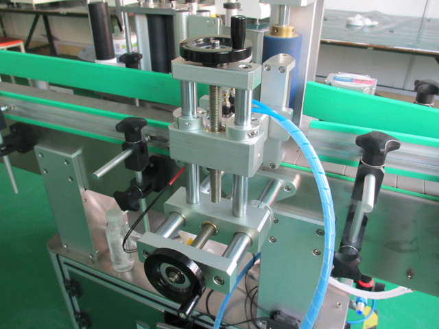 Automatické vertikální kulaté kovové plechovky Popisovací zařízení Detaily stroje